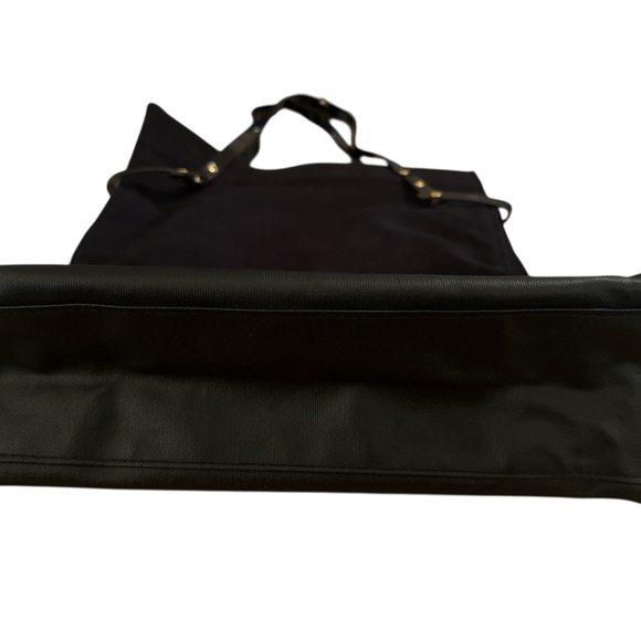 Oribe Elegant Black and Gold Tote - Picture 5 of 11